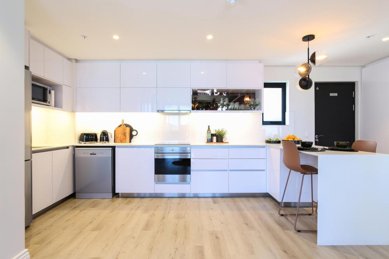 Apartment 16 On Bree 3102 *